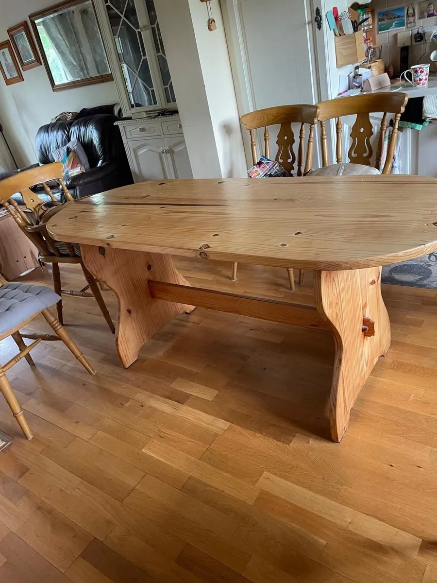 Solid pine 6ft Farmhouse Dining Table Great condit - Image 1