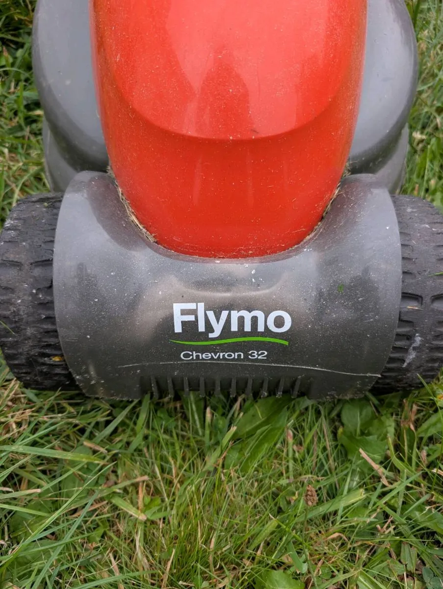 Flymo lawnmower and trimmer - Image 2