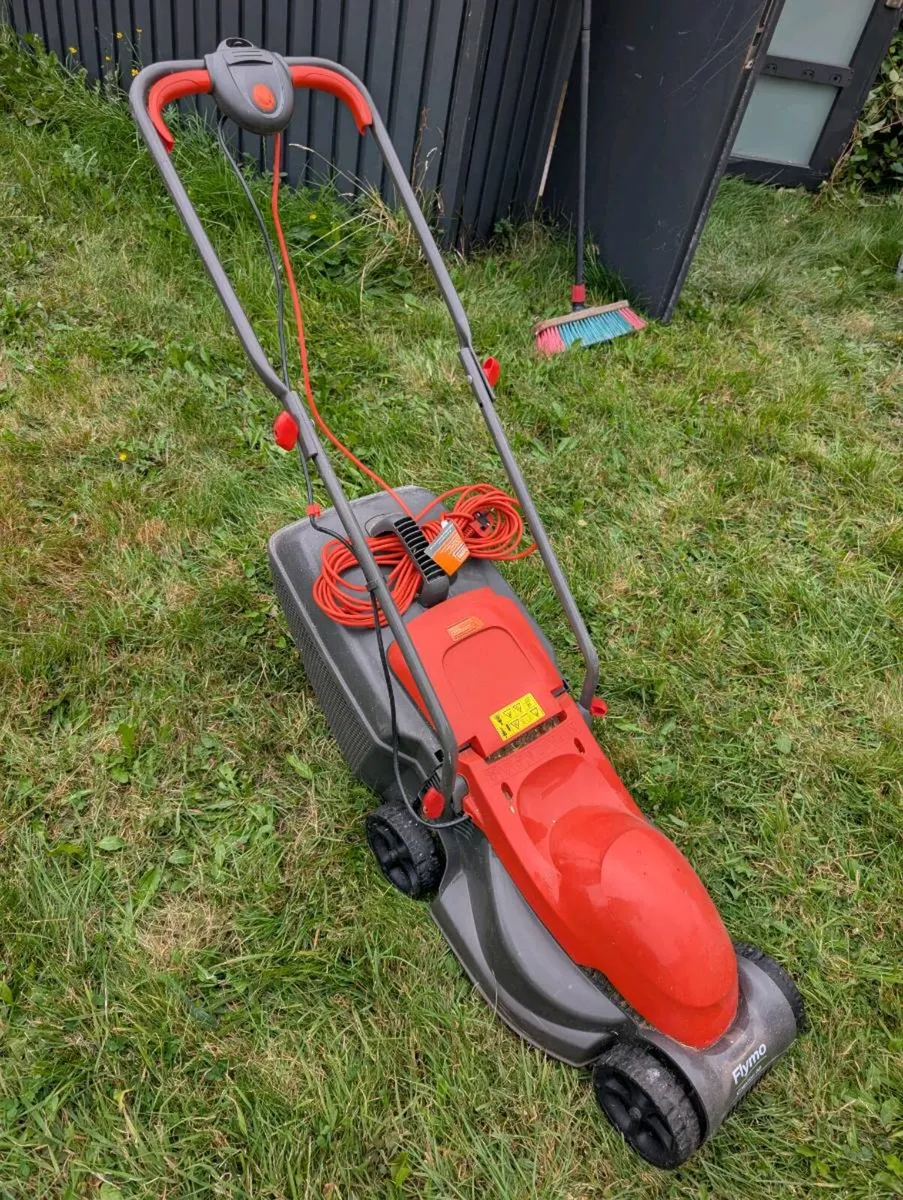 Flymo lawnmower and trimmer - Image 3