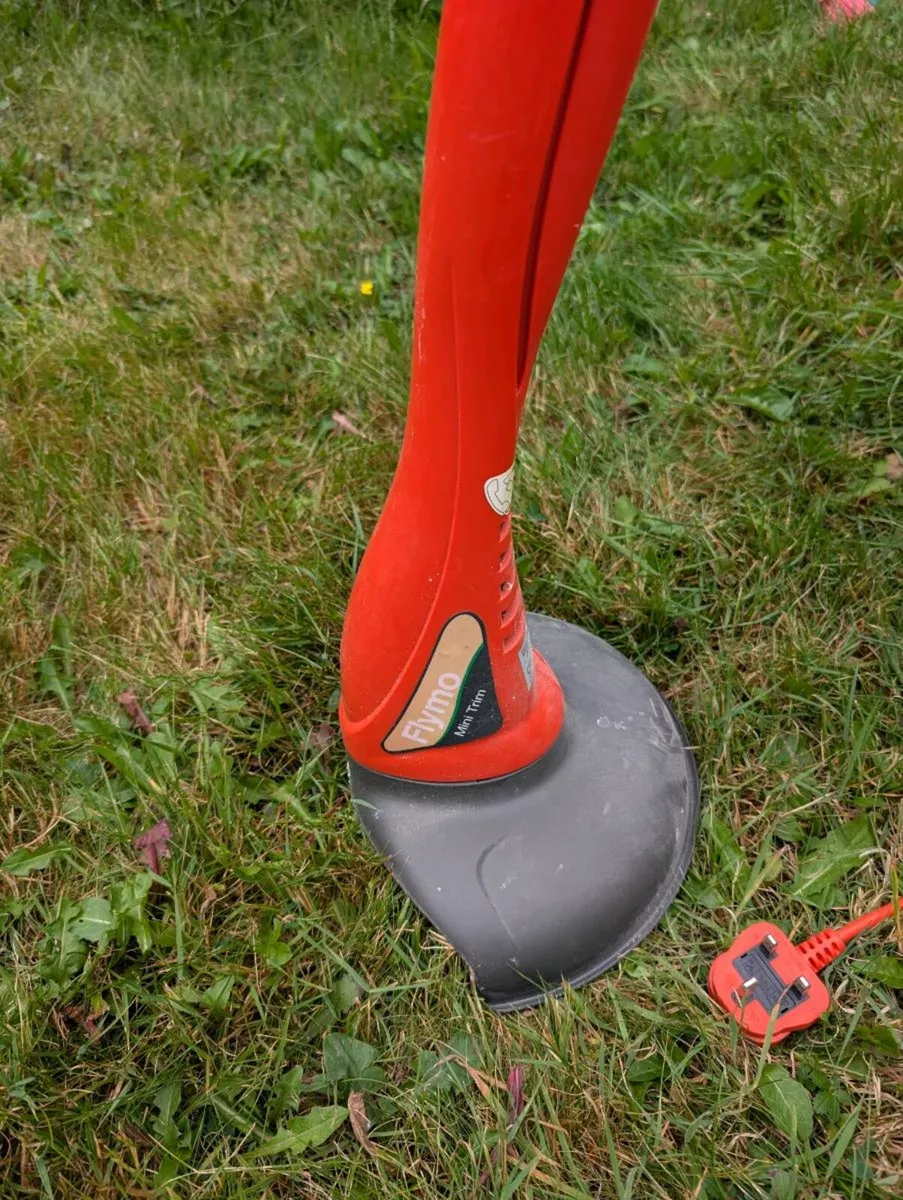 Flymo lawnmower and trimmer - Image 4