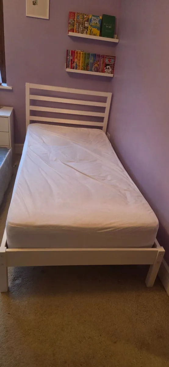 Single bed - Image 2