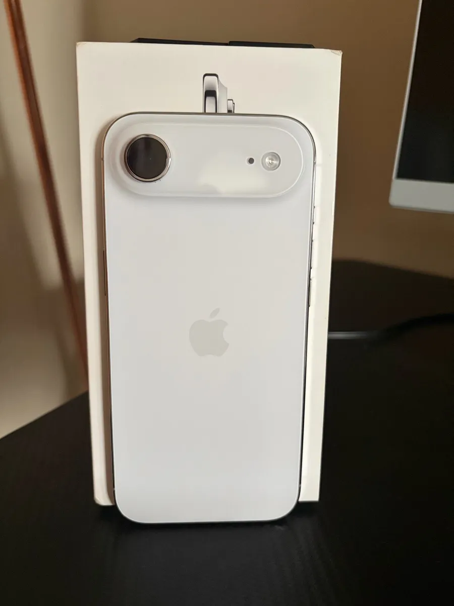 Apple iPhone AIR - 256GB (SIM FREE) AS NEW - Image 2