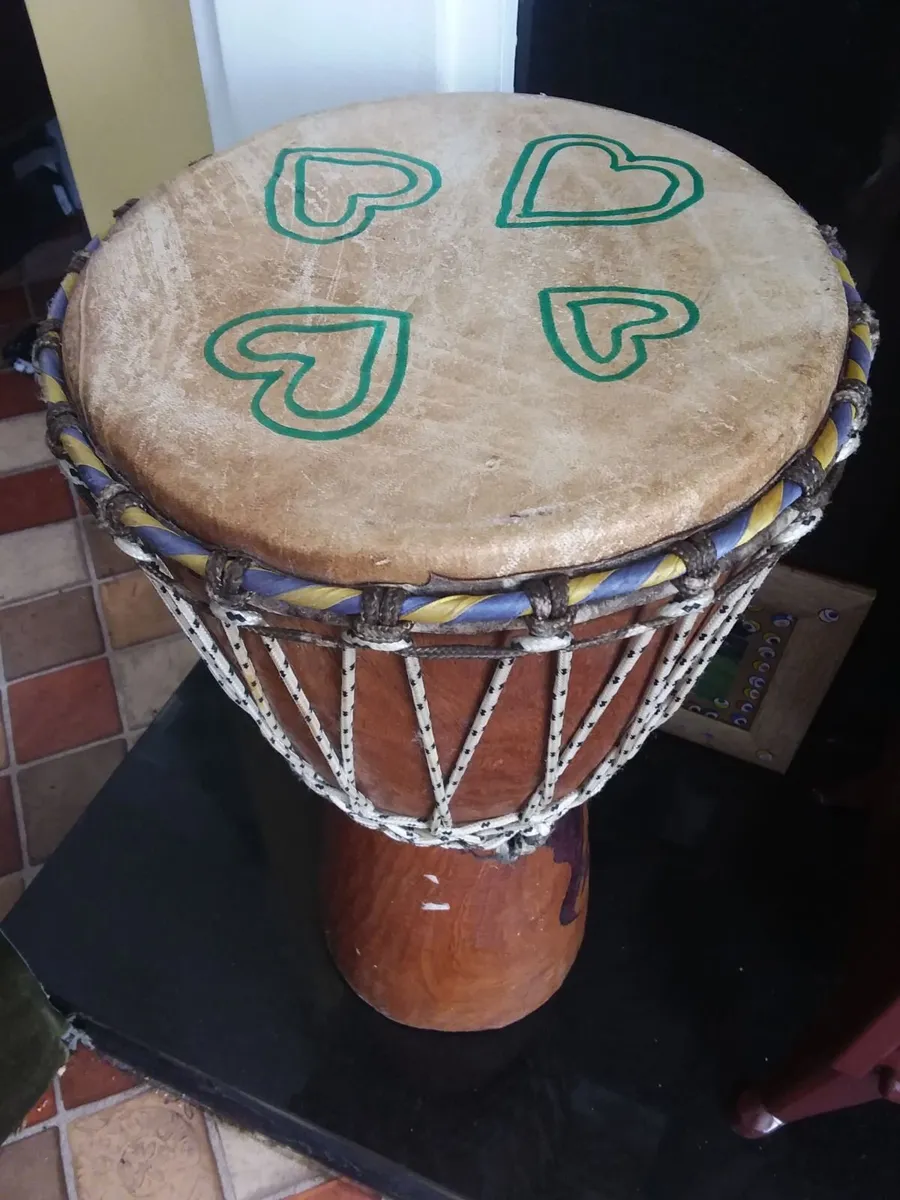 AFRICAN CARVED DE JEMBE DRUM - Image 1