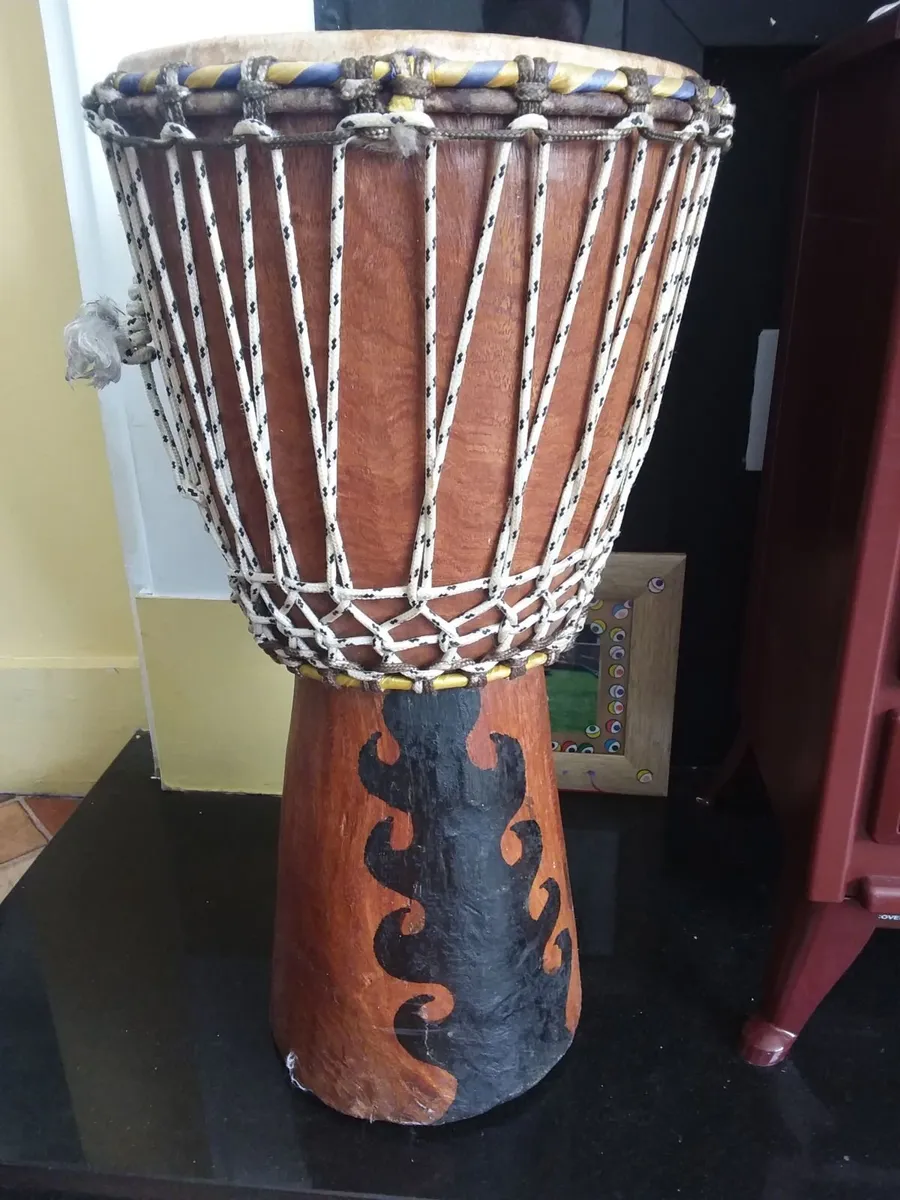 AFRICAN CARVED DE JEMBE DRUM - Image 3