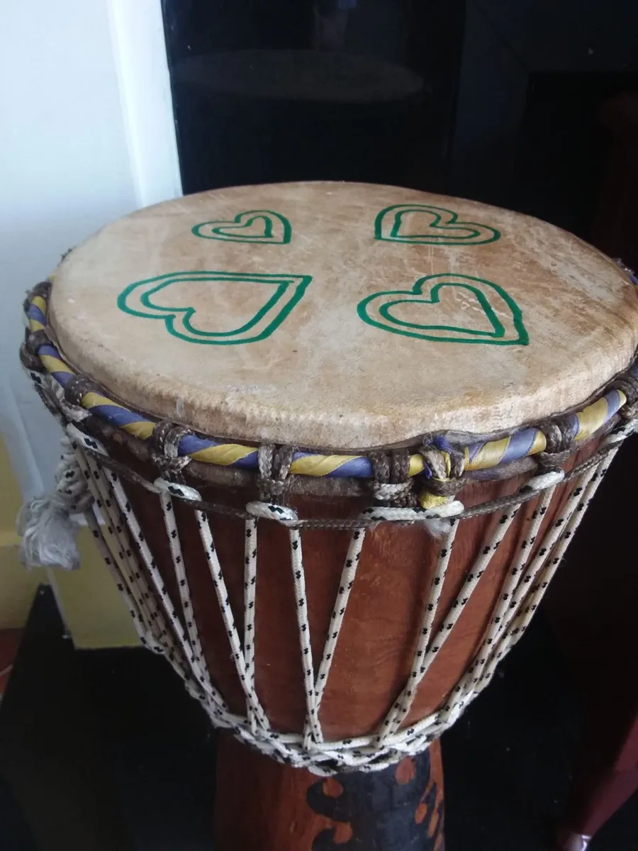 AFRICAN CARVED DE JEMBE DRUM - Image 2