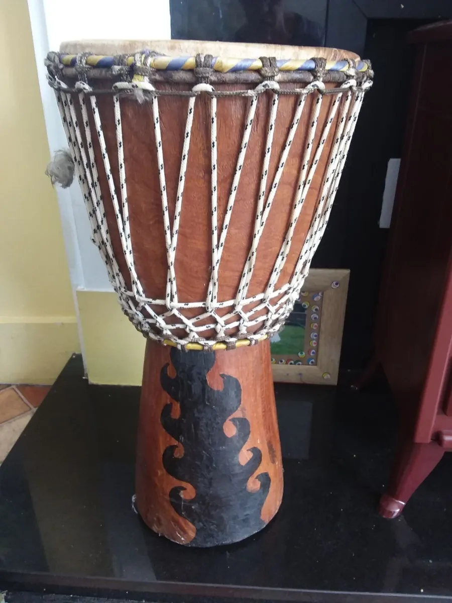 AFRICAN CARVED DE JEMBE DRUM - Image 4