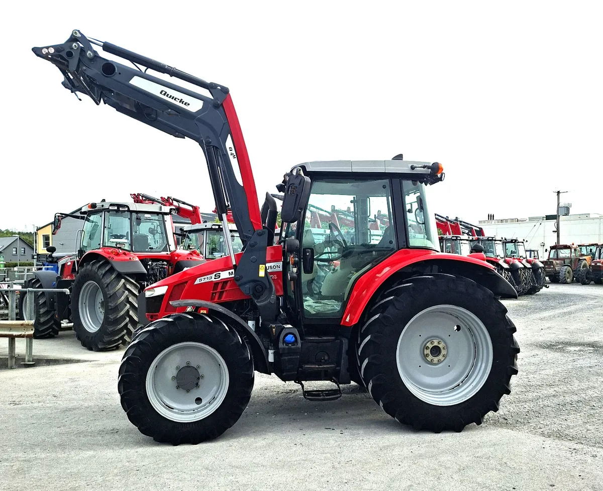 MASSEY FERGUSON 5613 & LOADER - Image 1