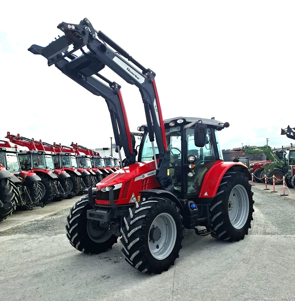 MASSEY FERGUSON 5613 & LOADER - Image 2