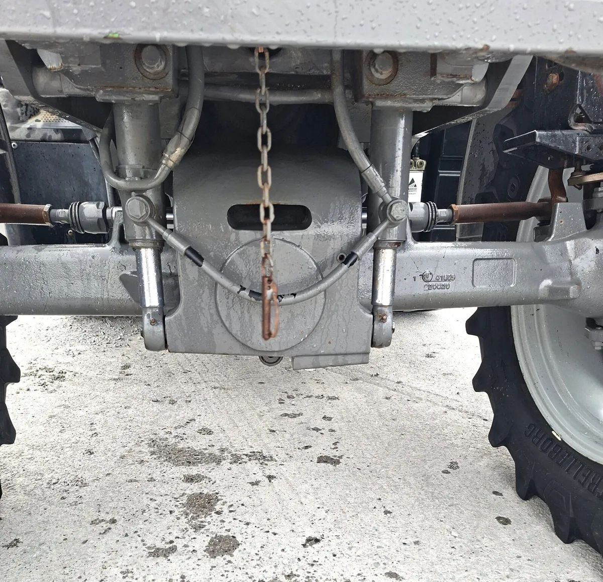 MASSEY FERGUSON 5613 & LOADER - Image 4