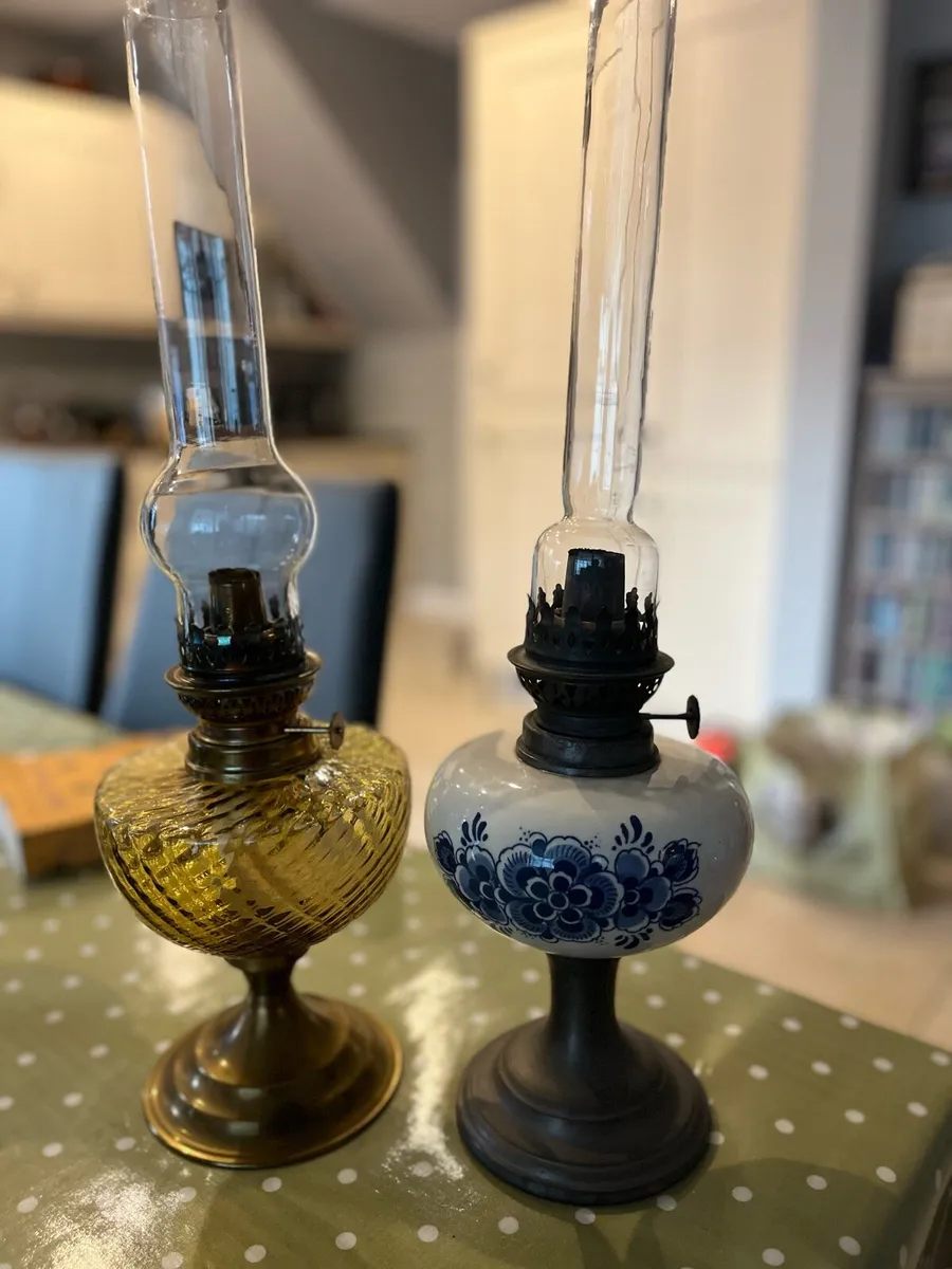 2 Vintage Oil Lamps - Image 1