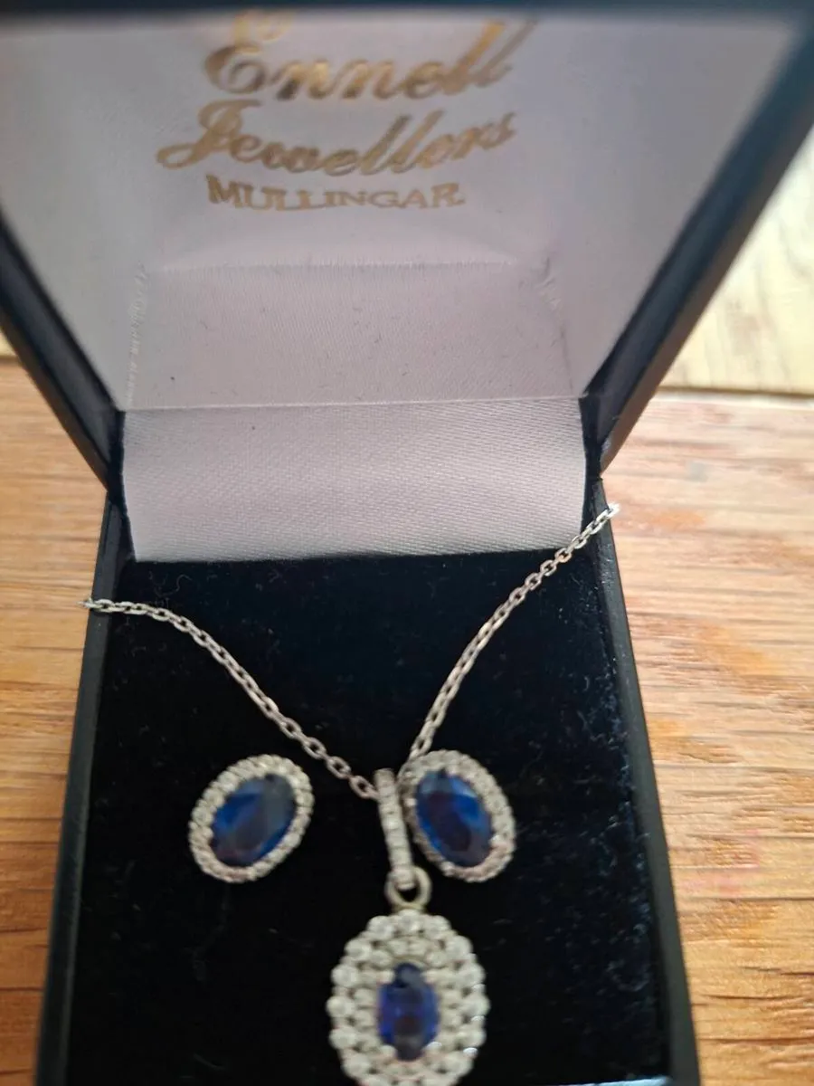 Jewellery - Image 1