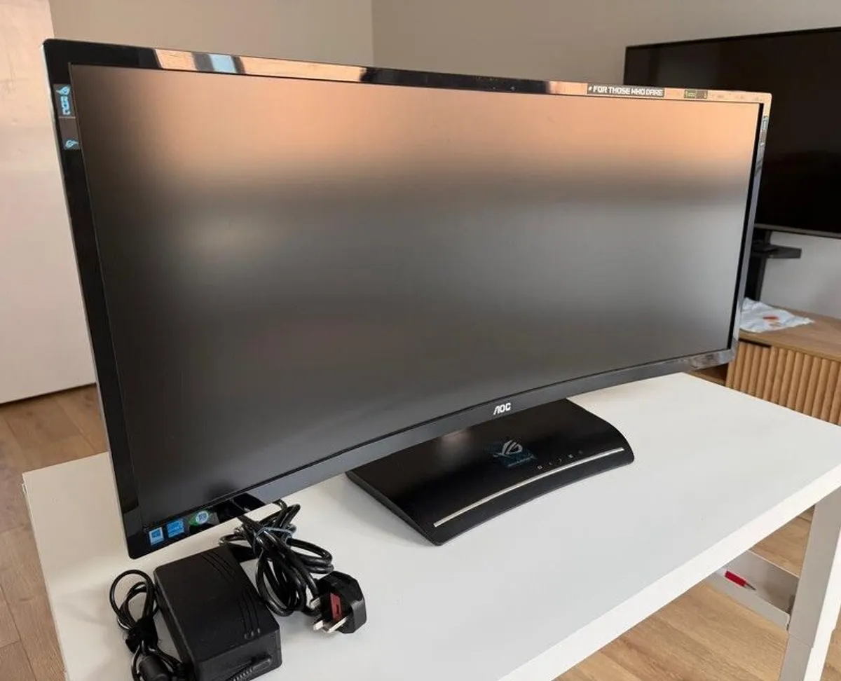 35" Ultrawide Curved Gaming Monitor - Image 1