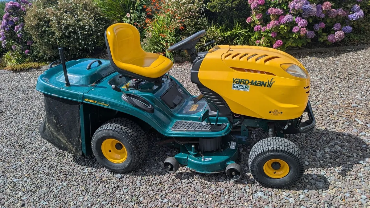 Ride on lawn mower - Image 1
