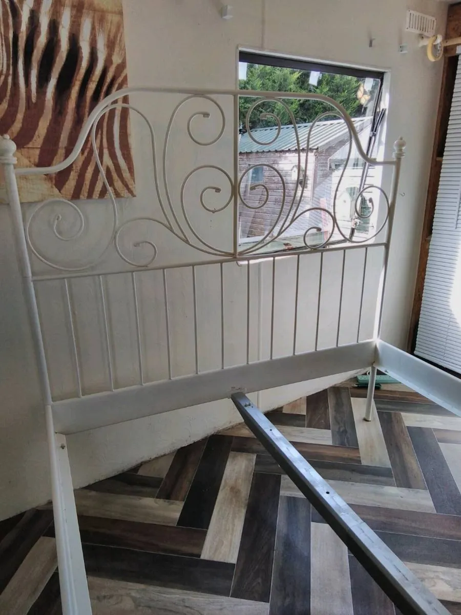 Bed frame - Image 1