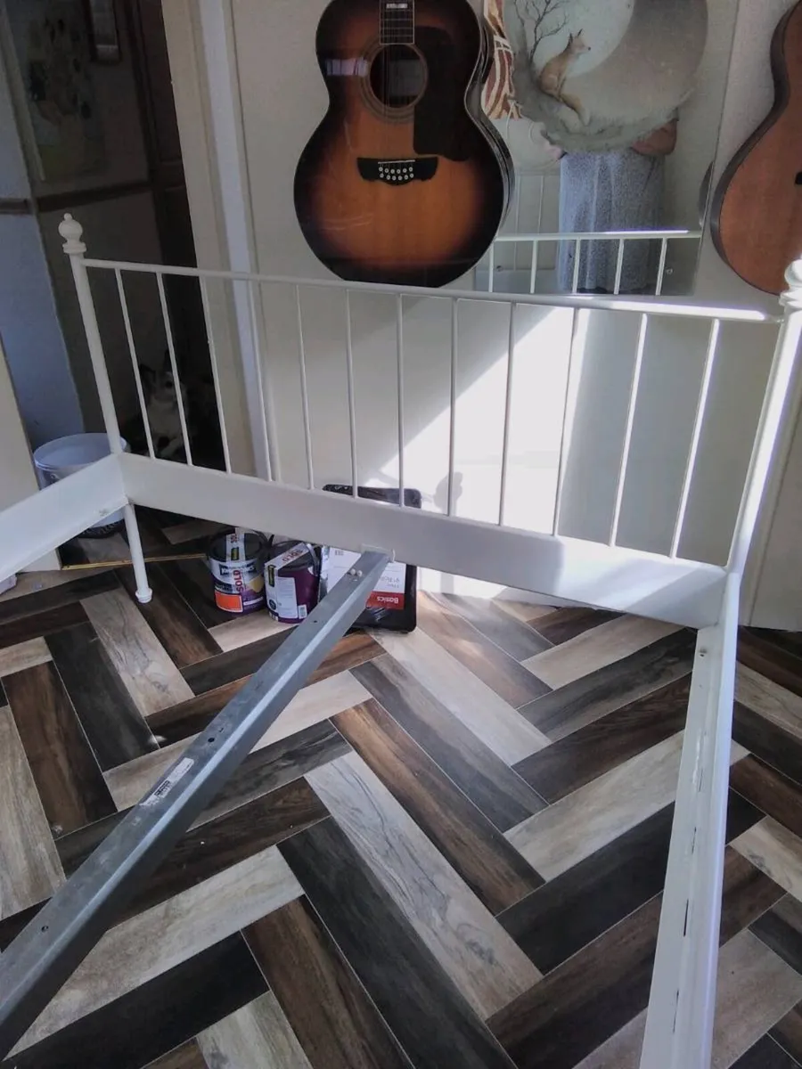 Bed frame - Image 2