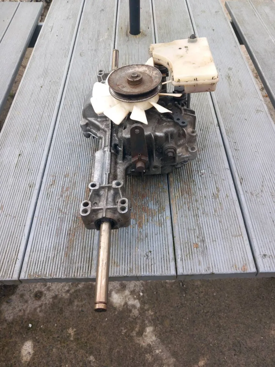 John deere LR135 hydrostatic transmission - Image 2