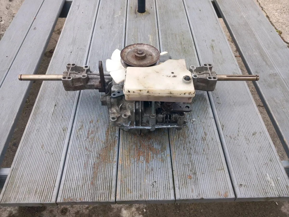 John deere LR135 hydrostatic transmission - Image 3