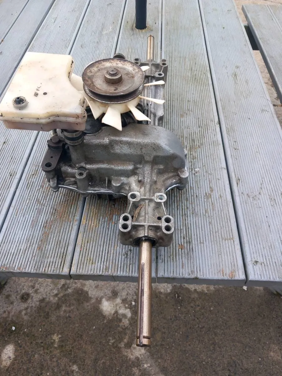 John deere LR135 hydrostatic transmission - Image 4