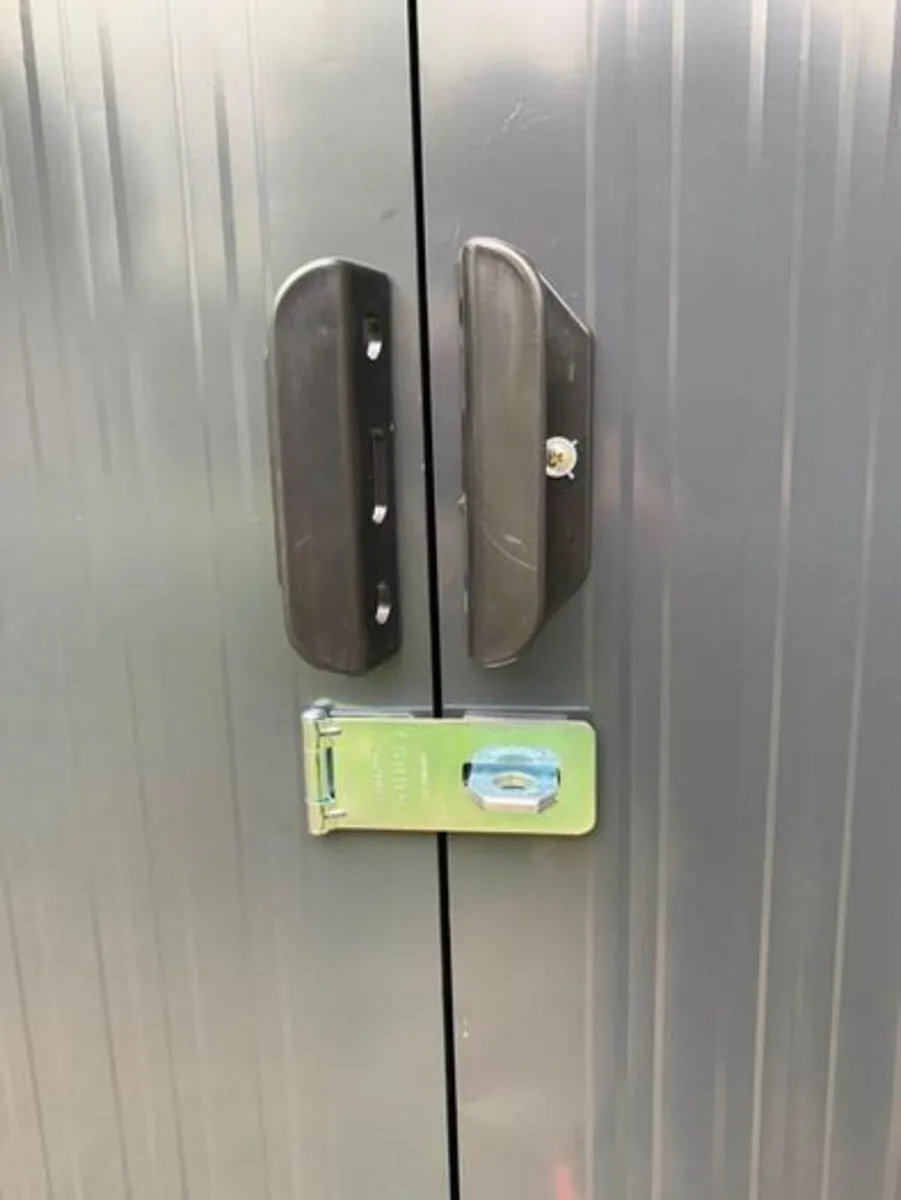 Metal Shed - Image 4