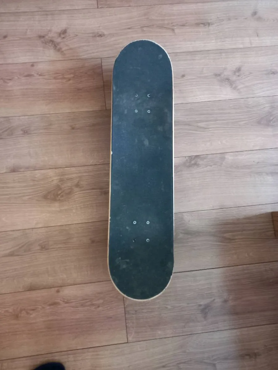 Skateboard - Image 3
