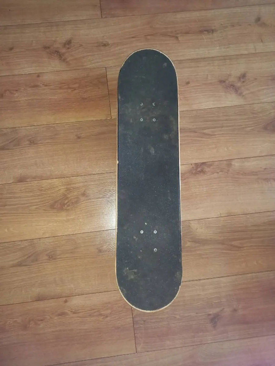 Skateboard - Image 4
