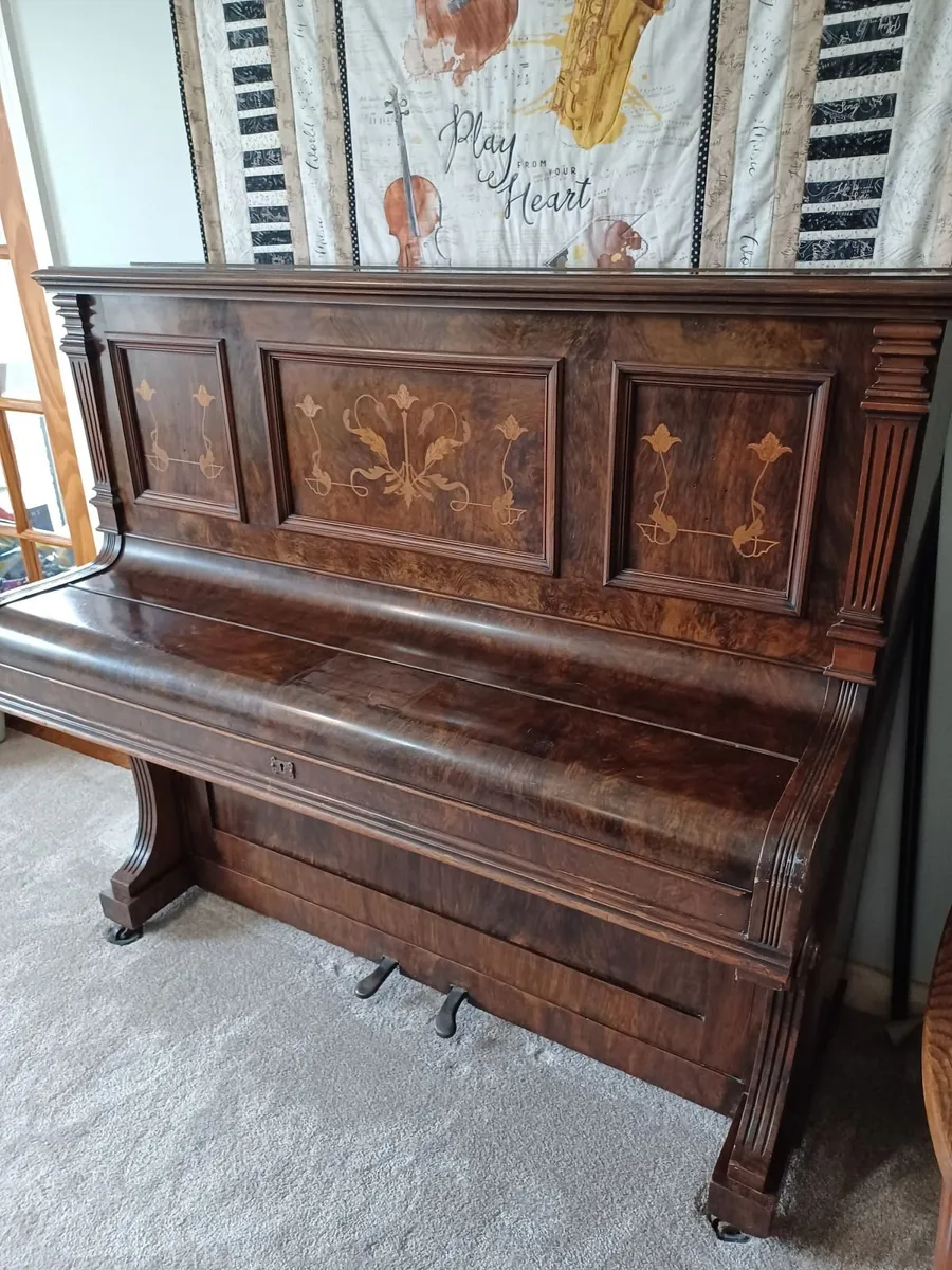 Antique Piano - Image 4