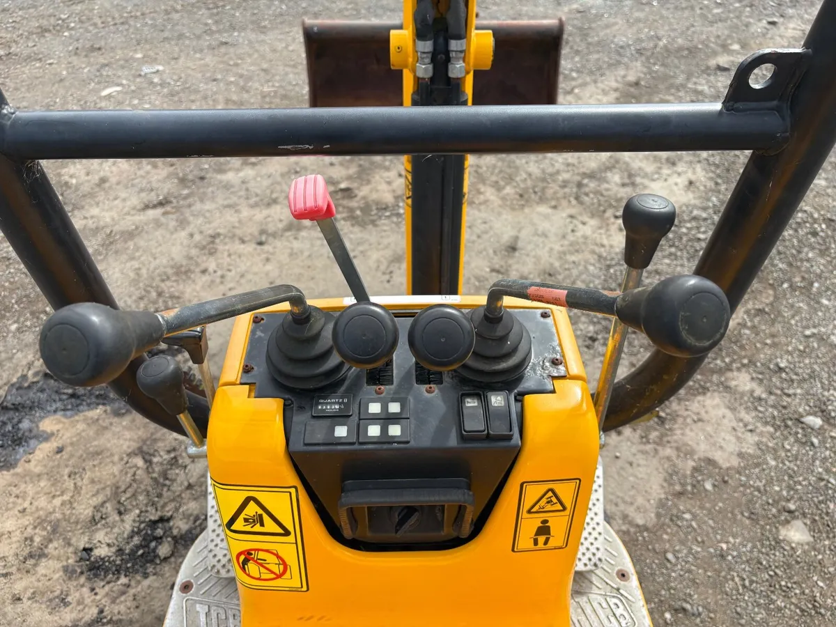 2018 JCB 8008 CTS - Image 2