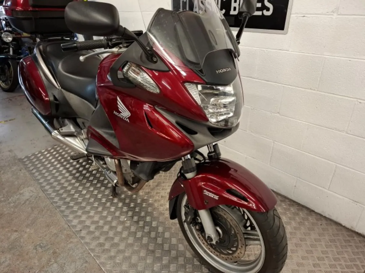 Honda Deauville NT700 2010 - Image 2