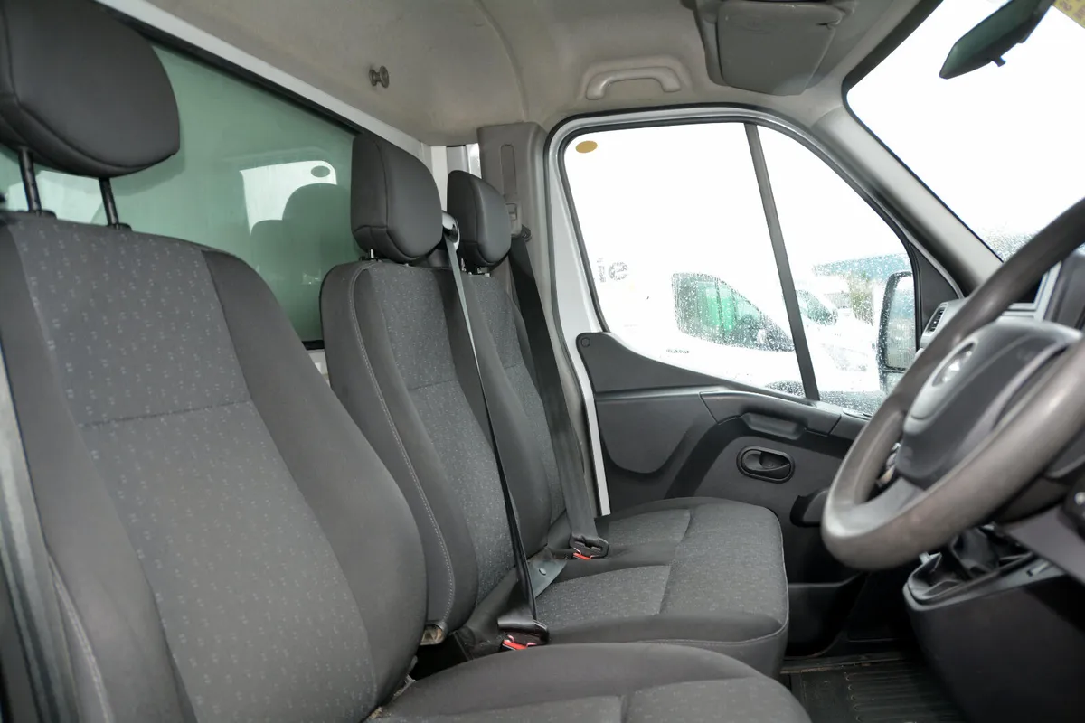 Opel Movano Luton & Aluminium tail lift - Image 3