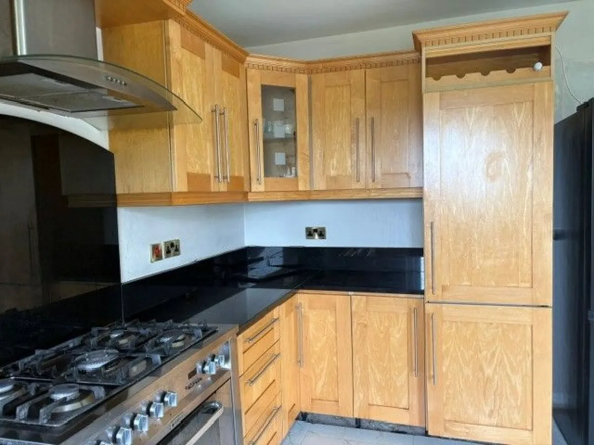 Fitted Kitchen, granite top and appliances - Image 2