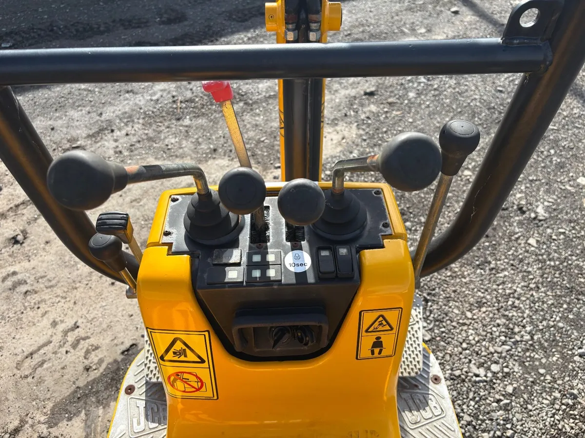 2015 JCB 8008 CTS - Image 2