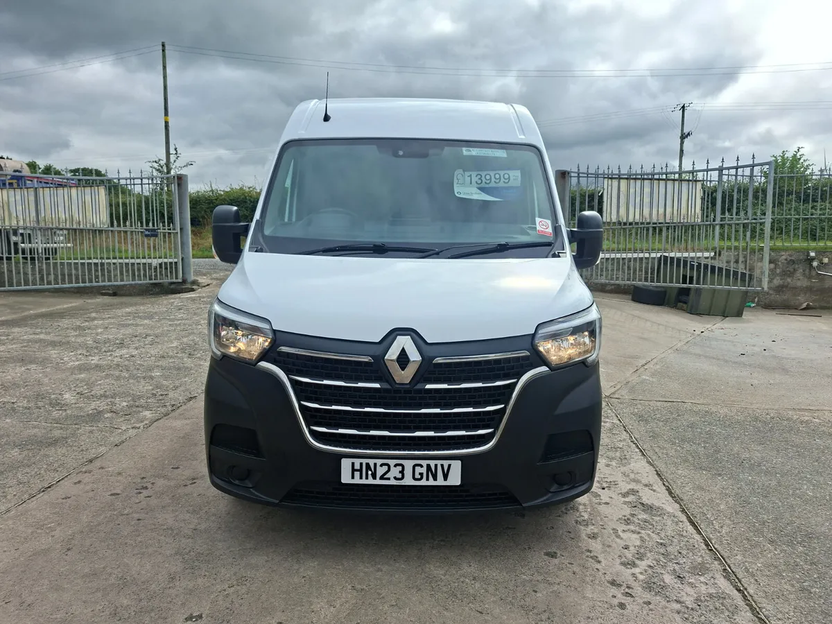 OUTSTANDING 2023 RENAULT MASTER BUSINESS + LWB - Image 2