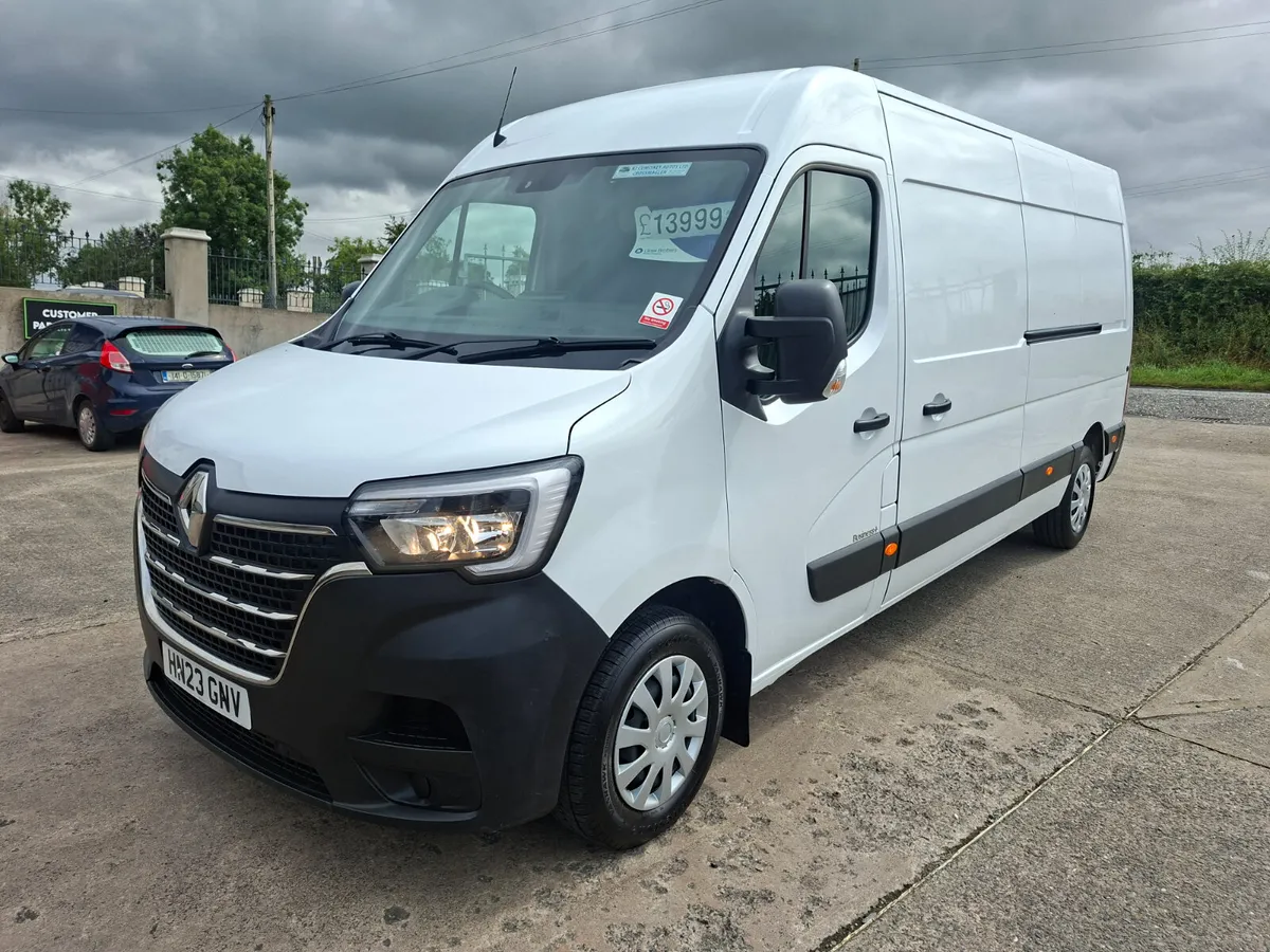 OUTSTANDING 2023 RENAULT MASTER BUSINESS + LWB - Image 3