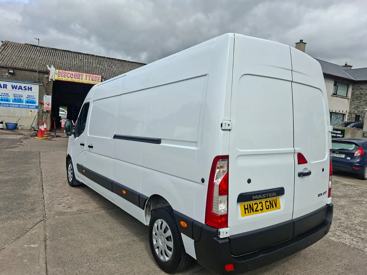 OUTSTANDING 2023 RENAULT MASTER BUSINESS + LWB - Image 4