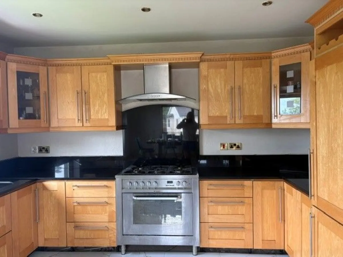 Fitted Kitchen, granite top and appliances - Image 3