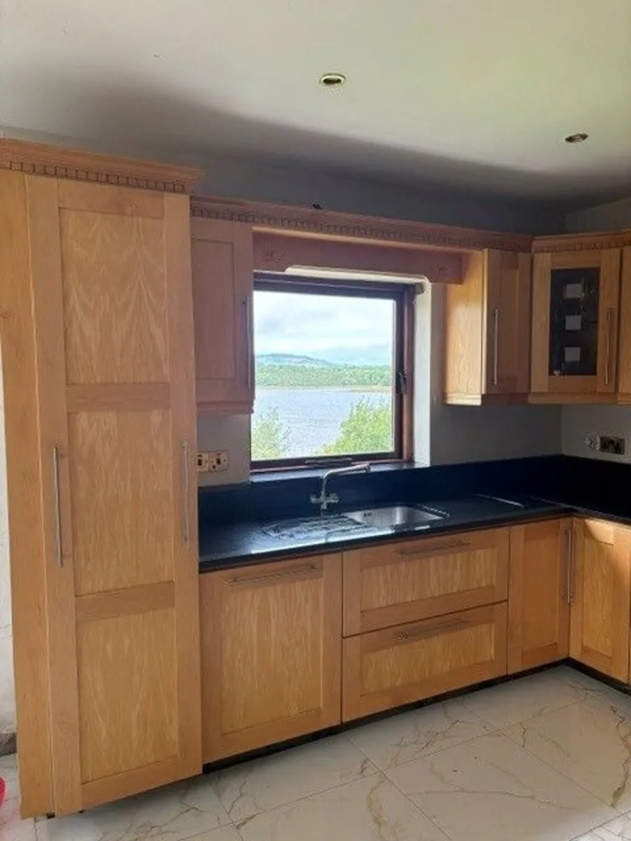 Fitted Kitchen, granite top and appliances - Image 4
