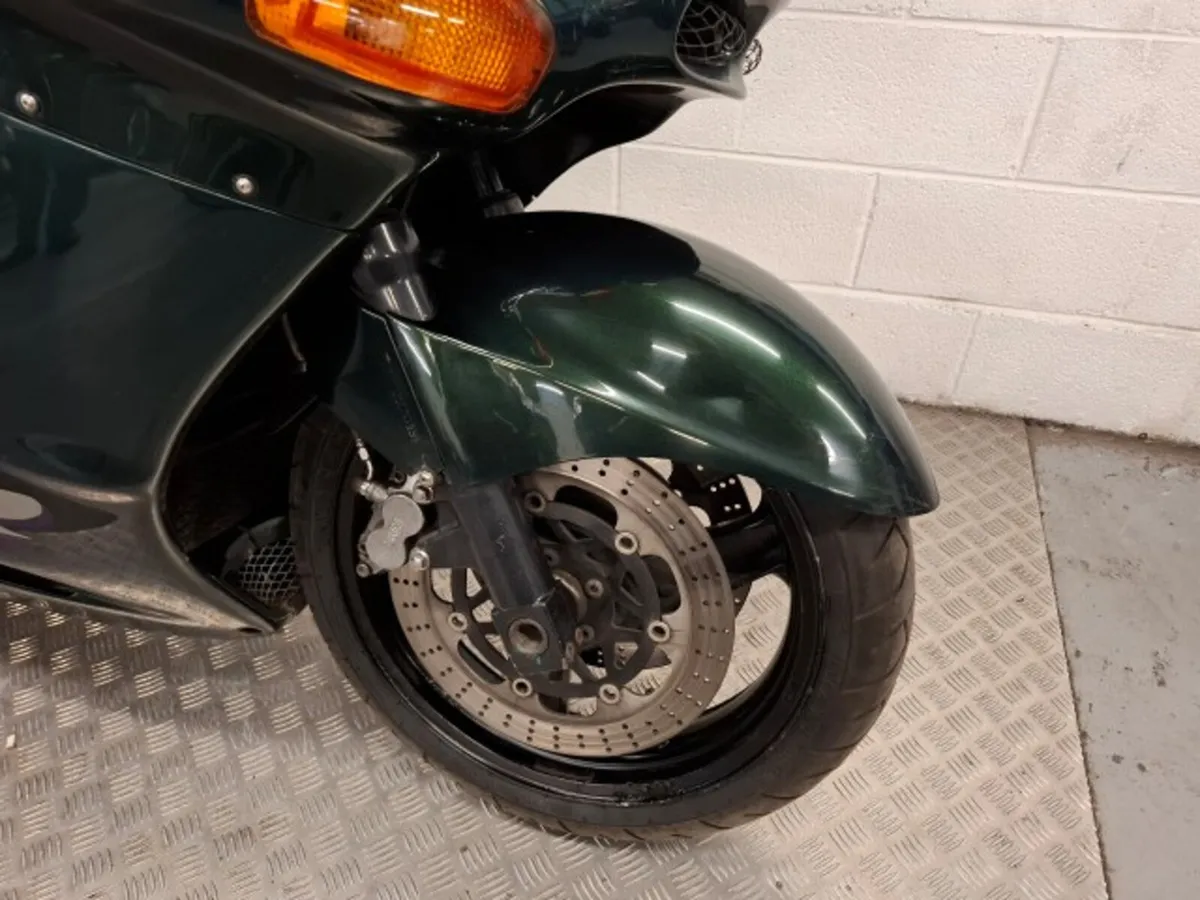 Kawasaki ZZR1100 1996 - Image 3