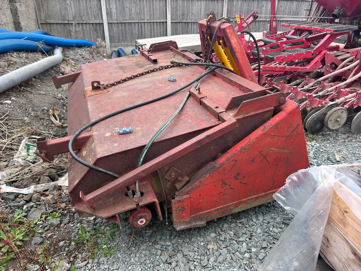 Road sweeper - Image 1