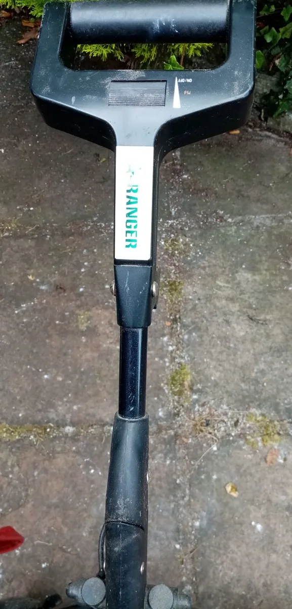 Battery operated golf trolley - Image 2