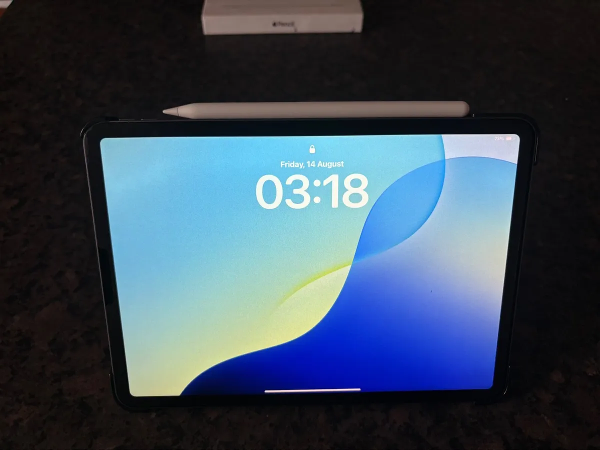Ipad pro 11inch with apple pencil - Image 2