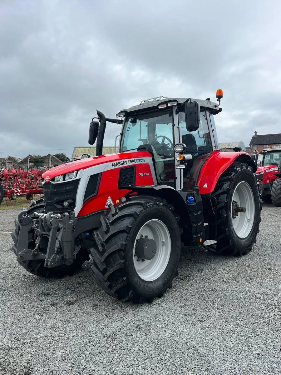 Massey Ferguson 7S210 - Image 3