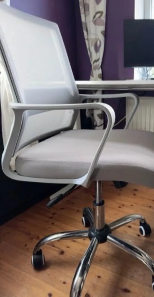 Office chair - Image 1