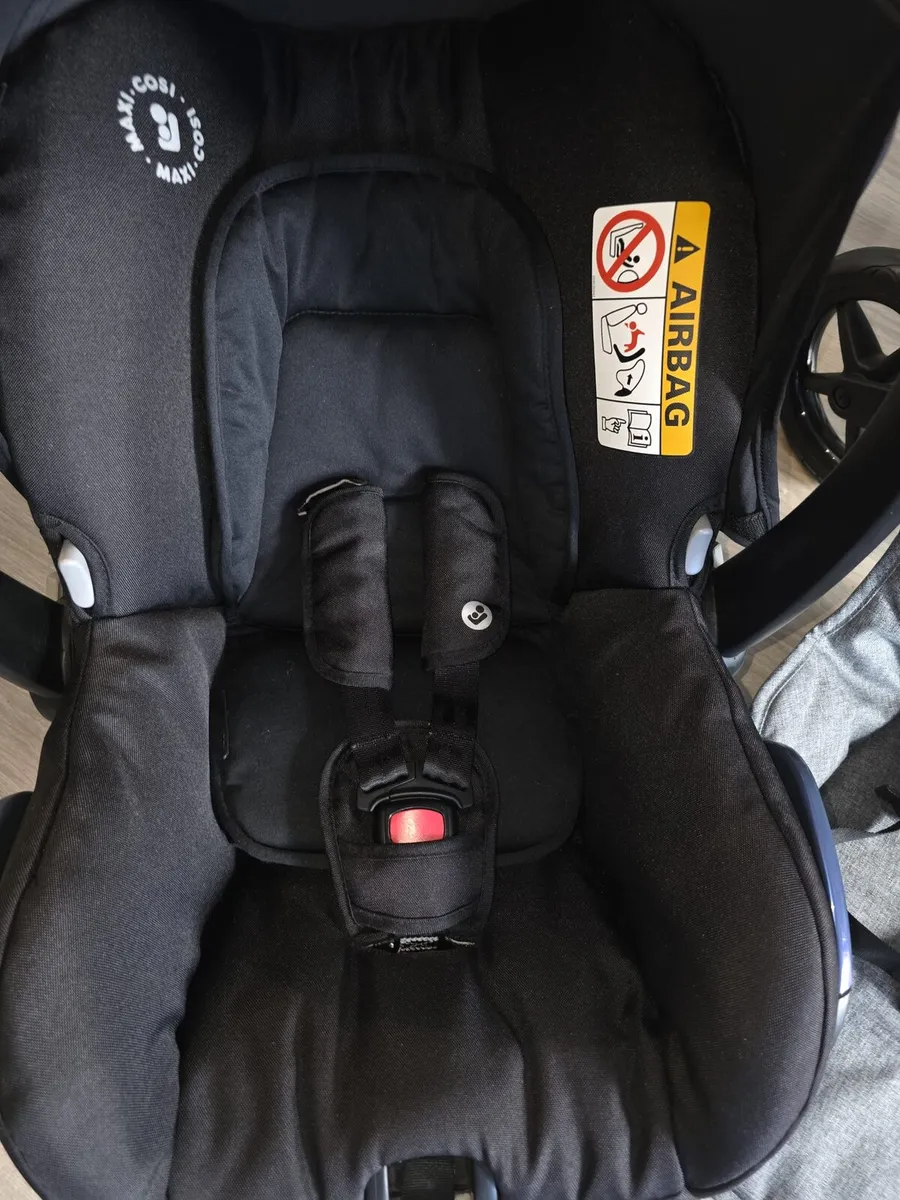 Bugaboo Fox with car seat - Image 3