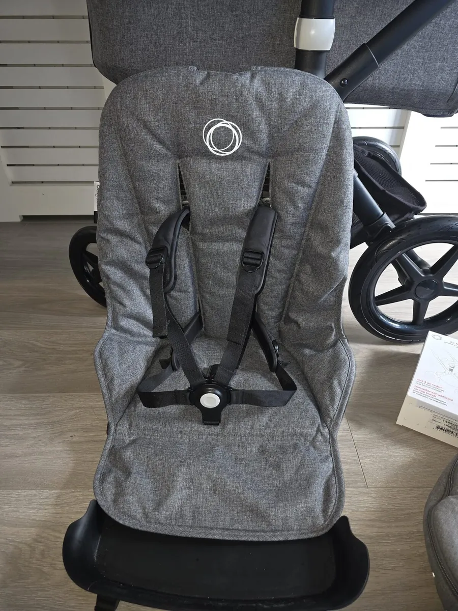 Bugaboo Fox with car seat - Image 2