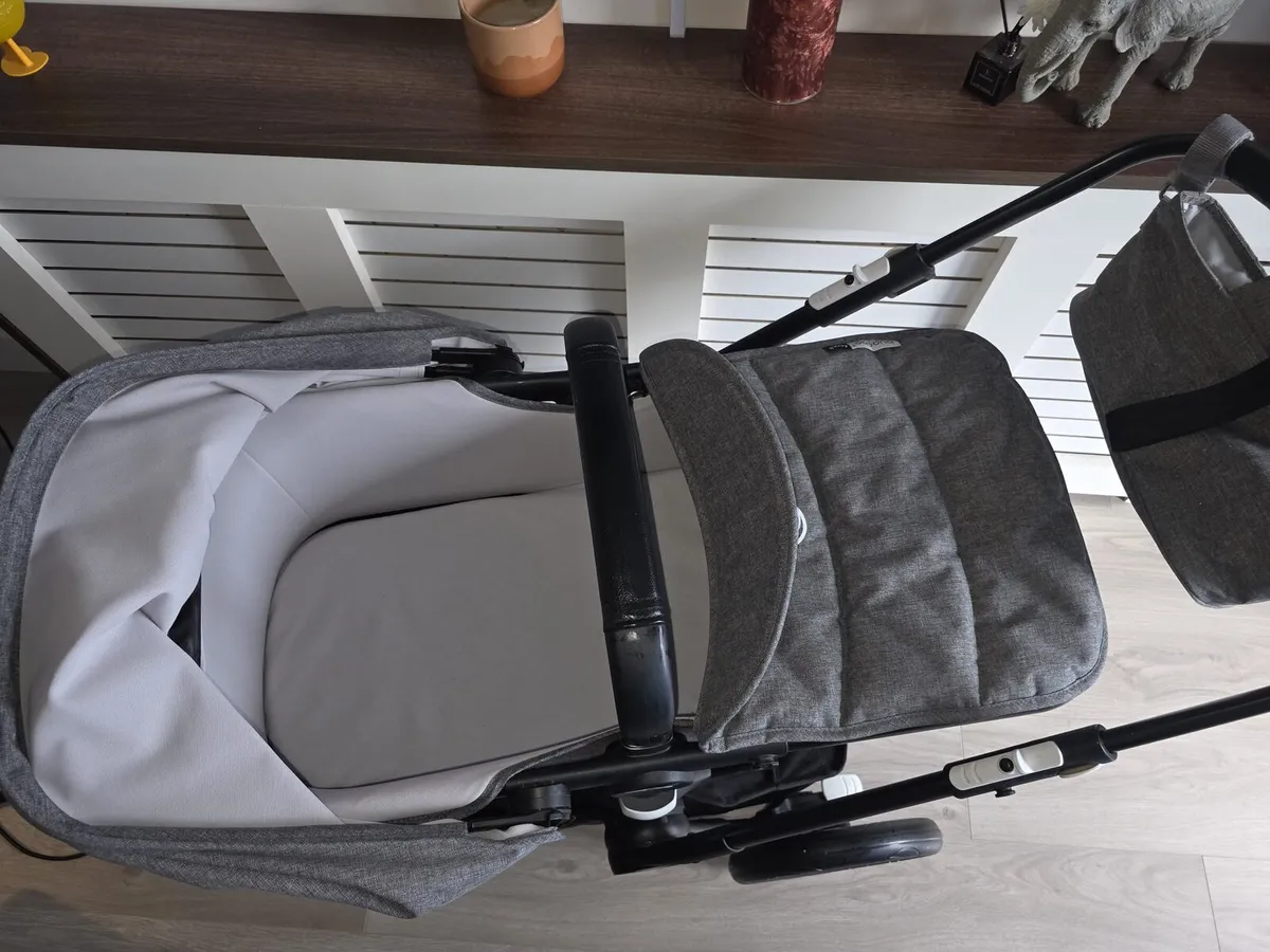 Bugaboo Fox with car seat - Image 4