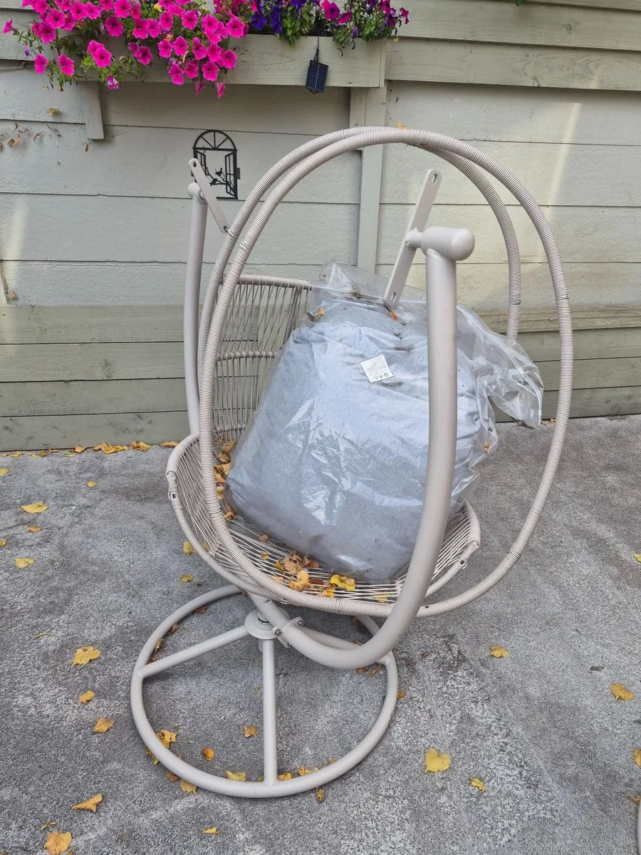 Egg Chair - Image 2