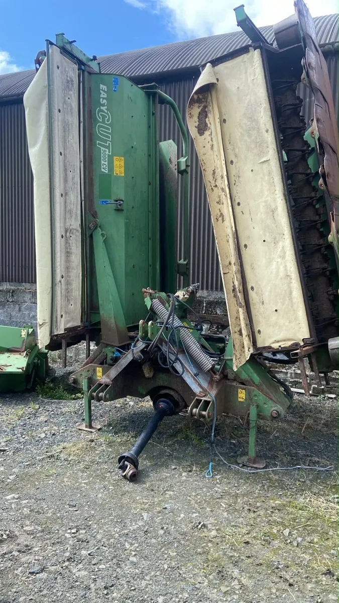Krone butterfly mowers with groupers - Image 1