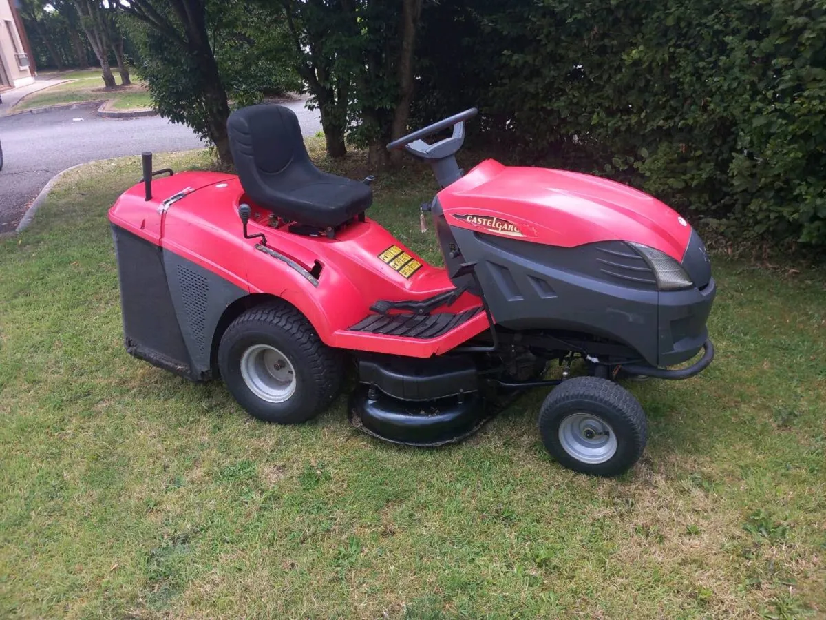 Ride on lawnmower - Image 1