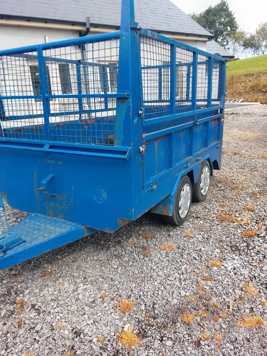 Trailer - Image 1
