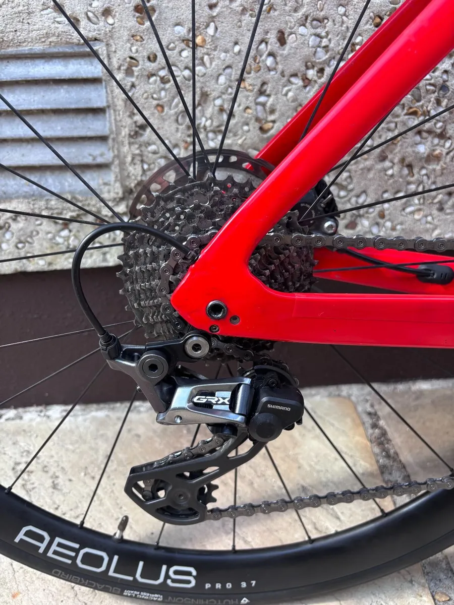 Trek Madone SL6 Carbon Road Bike - Image 4